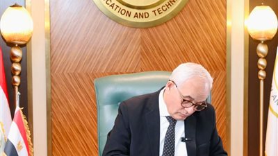 وزير التعليم يصدر قرارًا هاما بشأن استخدام 