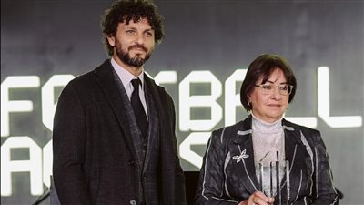 نجم الأهلي السابق: حسام غالي 