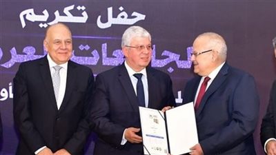 وزير التعليم العالي يكرم «الخشت» بعد إدراج جامعة القاهرة بالتصنيف العربي الأول للجامعات 