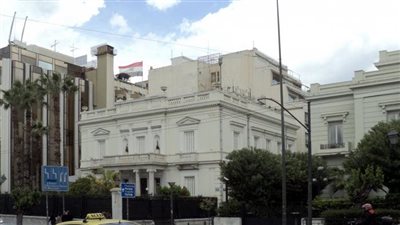 بلاغ بوجود قنابل في سفارات مصر وأمريكا وإسرائيل باليونان.. ما القصة؟