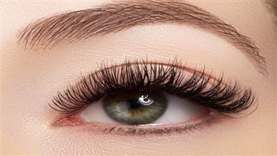 5 وصفات طبيعية للعناية بالرموش وتكثيفها