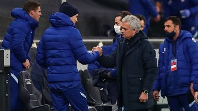 بيلد الألمانية: مانشستر يونايتد على تواصل مع مدرب تشيلسي السابق