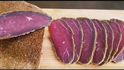 بالفيديو..طريقة عمل البسطرمة باللحمة المثلجة مثل الجاهزة