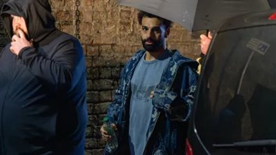 بالصور.. محمد صلاح يصور فيلما سينمائيا في مدينة مانشستر