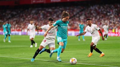 ريال مدريد في مواجهة قوية أمام إشبيلية في الدوري الإسباني