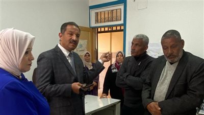 مدير تعليم الجيزة يوضح للطلاب أهمية صفقة رأس الحكمة لتخفيض الدين العام 