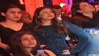 شيرين عبد الوهاب تبحث عن بناتها في حفل لبنان: مقعدين بناتي فين