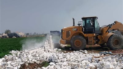 حملة موسعة لإزالة التعديات على الأراضي الزراعية وأملاك الدولة بالمنيا 