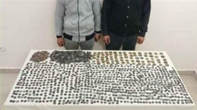 ضبط 1400 قطعة أثرية ترجع للعصر اليونانى الرومانى قبل بيعها بالجيزة 