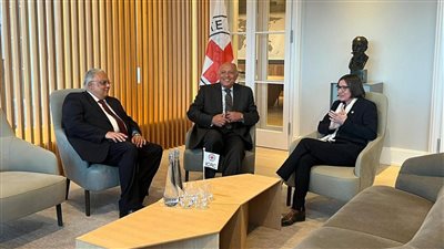 خلال تواجده في جنيف.. وزير الخارجية يلتقي رئيسة اللجنة الدولية للصليب الأحمر