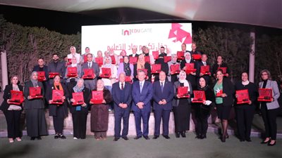 بالصور.. نقيب المعلمين يكرم رواد التعليم خلال مشاركته فى إيديوجيت 2024