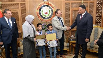 تكريم «توأم الدقهلية» الحاصل على المراكز الأولى عالميا في مسابقة الحساب الذهني بتايوان 