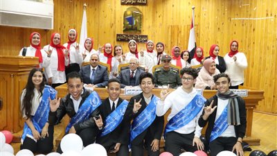 تعليم القاهرة تسلم شهادات إعفاء التجنيد لذوى الهمم للعام الدراسى 2023/2024.. صور