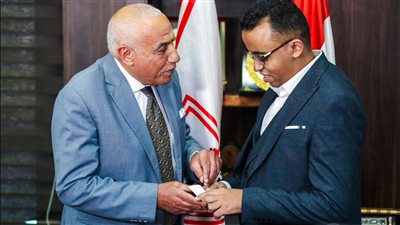 بالصور.. مجلس الزمالك يستقبل عبد الرحمن مصطفى كامل ويمنحه عضوية النادي 