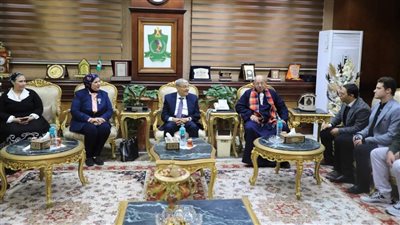 محافظ المنيا يلتقى وفد مؤسسة دليل الخير للتنمية