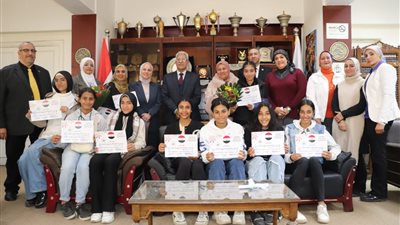 تكريم فريق كرة القدم بإدارة الخليفة التعليمية لحصوله على المركز الثالث بالجمهورية