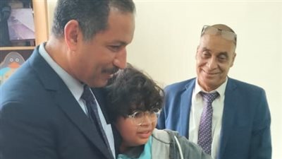 «مدير تعليم الجيزة» يتابع امتحانات النقل الشهرية ويخصص يوم ترفيهي لذوى الهمم 