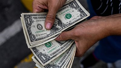 ثورة غضب أولياء أمور المدارس الدولية بسبب إجبارهم على دفع المصروفات بالدولار