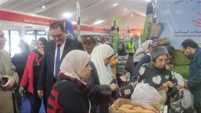 إقبال كبير من المواطنين على معرض «خير مزارعنا لأهالينا» بالدقي