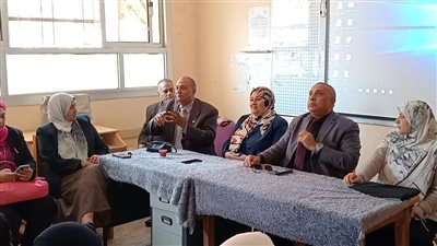 وكيل تعليم القاهرة تشهد ندوة حول أهمية التعليم الفنى بمدرسة تحيا مصر بالأسمرات