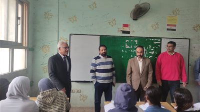 أيمن موسى يتابع امتحانات شهر فبراير لصفوف النقل ويطمئن على مستوى الامتحان