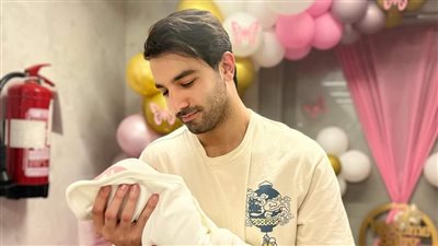 بعد عامين من فقدان طفله.. حازم إيهاب يرزق بمولودته الثانية (صور)