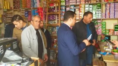 في حملات تموينية موسعة.. ضبط منتجات غذائية فاسدة داخل أسواق العبور