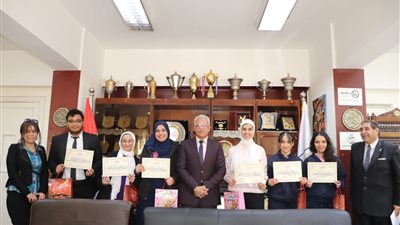 مدير تعليم القاهرة يكرم الطلاب الفائزين في مسابقة «ISEF» للعلوم والهندسة (صور)