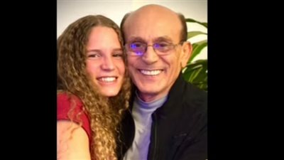 محمد صبحي يحتفل بعيد ميلاده مع حفيدته.. شاهد الصور