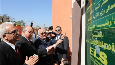 وزير التعليم ومحافظ القاهرة يفتتحان مدرسة مصر المتكاملة للغات 