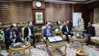 خلال استقباله وفد البنك الزراعى.. محافظ المنيا يؤكد أهمية تضافر مؤسسات المجتمع المدنى