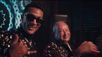 الساعات الحلوة مبتخلصش.. محمد رمضان يرقص مع نجيب ساويرس في رمضان