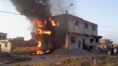 الدفع بـ3 سيارات إطفاء للسيطرة على حريق منزل بالصف 