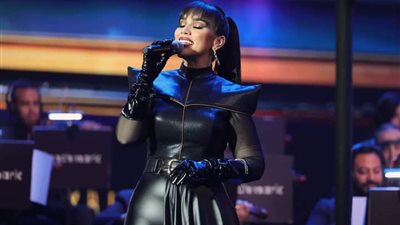 مي فاروق لمنتقدي إطلالتها في حفلها بموسم الرياض: المرة الجاية هلبس بدلة غطس