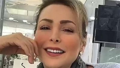 أمل حجازي ترد على منتقدي خلعها الحجاب: لم اخلع شرفي (فيديو وصور)