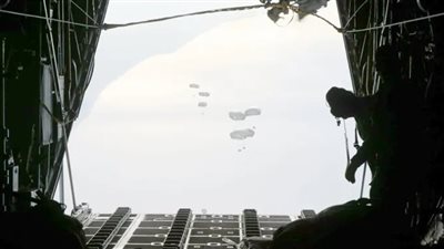 إنزال جوي من 7 دول لـ63 طنا من المواد الإغاثية على غزة