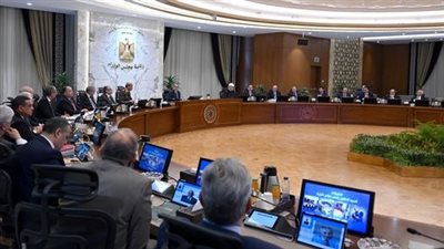 رئيس الوزراء يُشيد بقرارات البنك المركزي.. ويؤكد الاستمرار فى سياسات ترشيد الإنفاق
