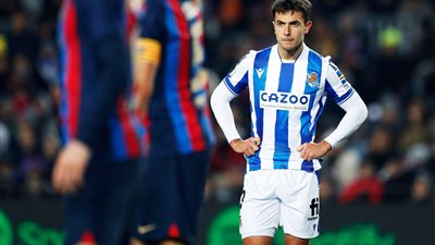 الصراع يشتعل.. كبار إيطاليا ينافسون بايرن وأندية إنجلترا على ضم نجم سوسيداد