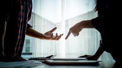 «عرف بحملي هجرني».. زوجة تطالب بطلاق الضرر داخل محكمة الأسرة