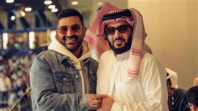 أحمد سعد يكشف عن صوره مع رجل المستحيل