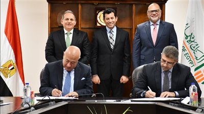 أشرف صبحى يشهد توقيع بروتوكول تعاون بين الشباب والرياضة والبنك الأهلى