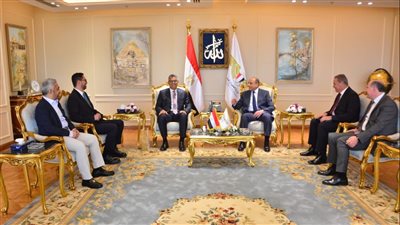 وزير الطيران يلتقي رئيس المنظمة العالمية للأرصاد الجوية لبحث أوجه التعاون 