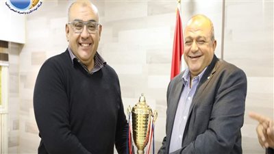 رئيس مياه المنيا يكرم فريق كرة القدم لحصولهم على كأس كرة القدم 