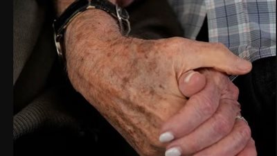 جندي أمريكي يعود إلى فرنسا بعد 80 عام من الحرب لسبب عاطفي!