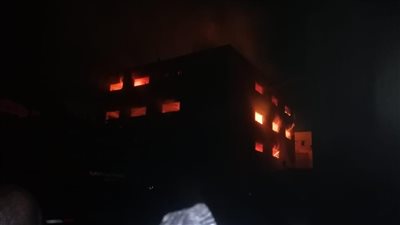 السيطرة على حريق ضخم داخل مصنع أثاث بمدينة 15 مايو
