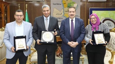 محافظ المنوفية يكرم مسئولي هيئة الطرق والنقل بوسط الدلتا.. اعرف السبب