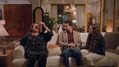 كامل العدد +1 الحلقة 4.. إغماء ميمي جمال وغضب شريف سلامة من ابنته