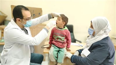 توقيع الكشف الطبي على 1486 حالة خلال قافلة طبية بقرية داقوف بمركز سمالوط بالمنيا