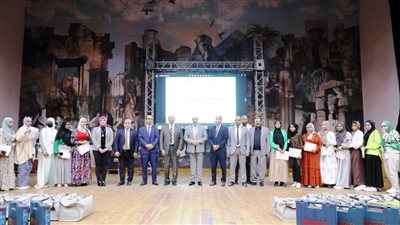 محافظ أسوان يشهد حفل ختام برنامج مهارات وتسليم شهادات تقدير لـ47 متدربا