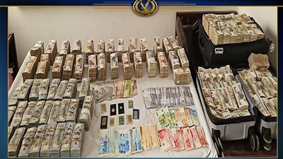 سقوط «مافيا الدولار» بحوزتهم عملات مختلفة بقيمة 80 مليون جنيه في القاهرة